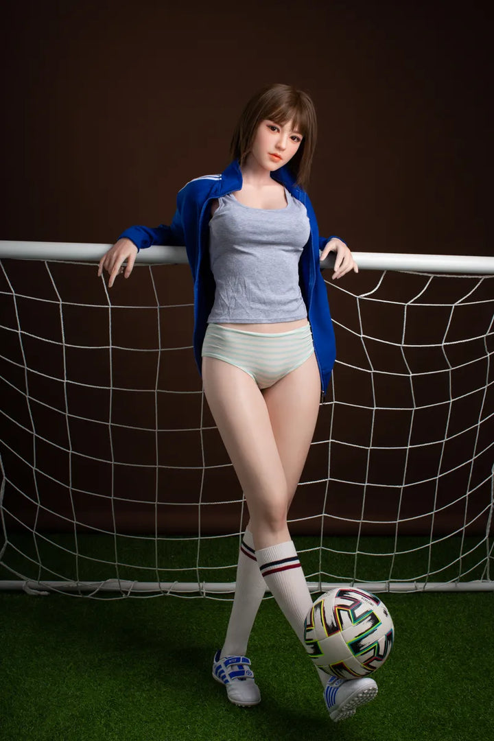 Sexpuppe in Fußballpose