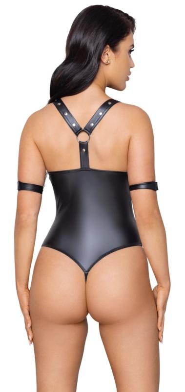 Frau trägt schwarzes Leder-Bodysuit