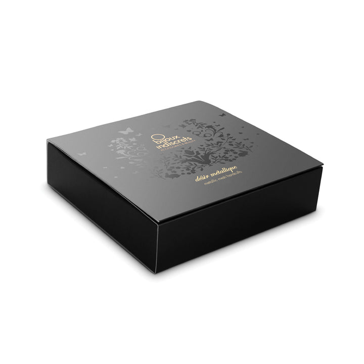 Schwarze Box mit goldener Schrift