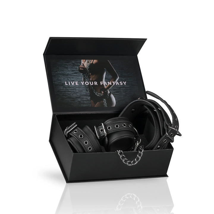 Bondage-Set in offener Geschenkbox